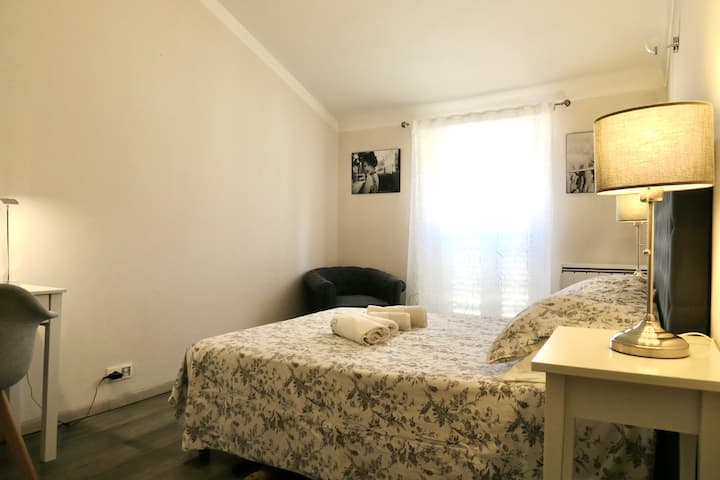 Dormitorio principal, en el patio, orientación este.