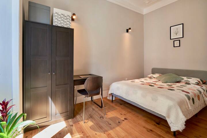 Central Beautiful 4br/3bath Apartment for Families gallery image 4