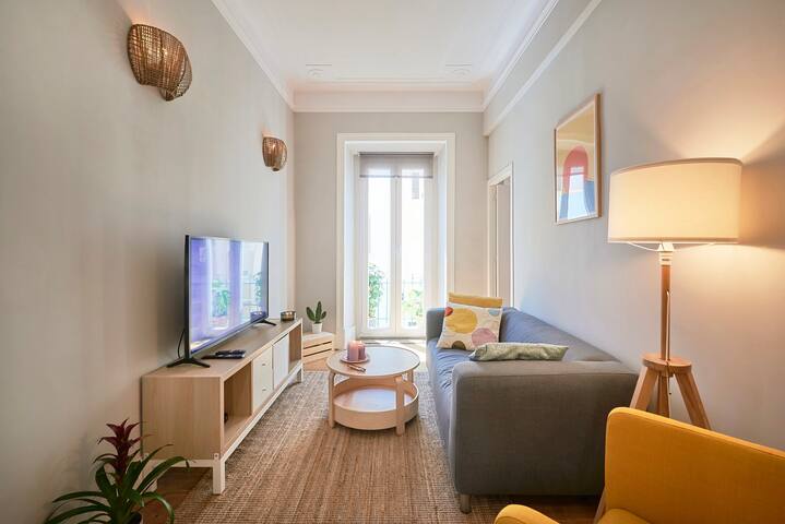 Central Beautiful 4br/3bath Apartment for Families gallery image 5