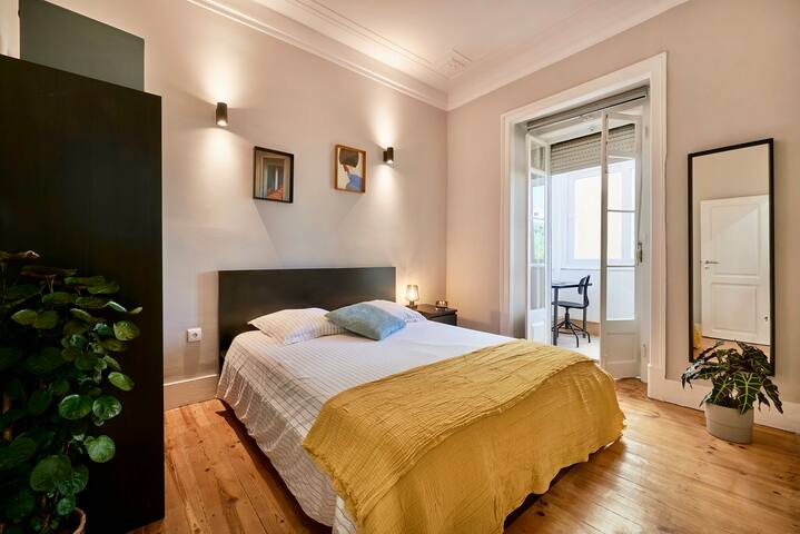 Central Beautiful 4br/3bath Apartment for Families gallery image 3