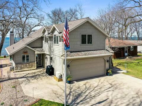 Beautiful Home in Door County on Green Bay