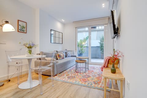 Cozy Terrace in the heart with AC by Santiago