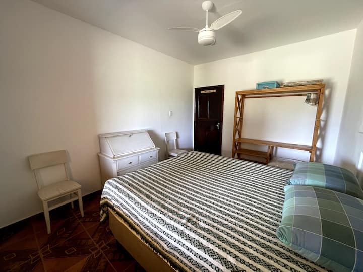 Chumba cha 1 kilicho na kitanda chenye nafasi kubwa na starehe cha King