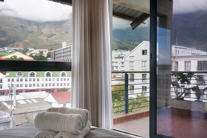 Beautiful penthouse with breathtaking views! gallery image 5