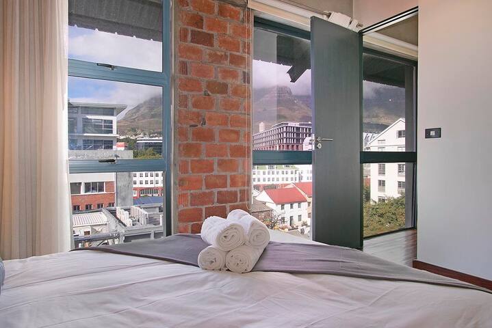 Beautiful penthouse with breathtaking views! gallery image 4