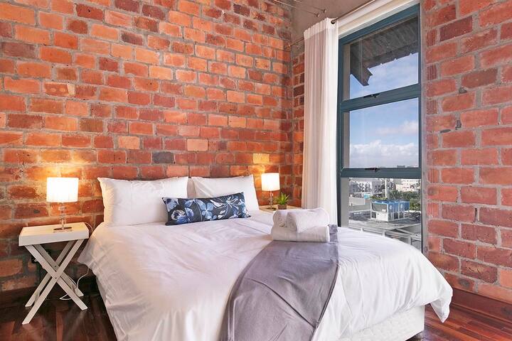 Beautiful penthouse with breathtaking views! gallery image 2