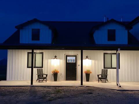 Cheerful cottage near Glendo Reservior! 4bd/2.5ba