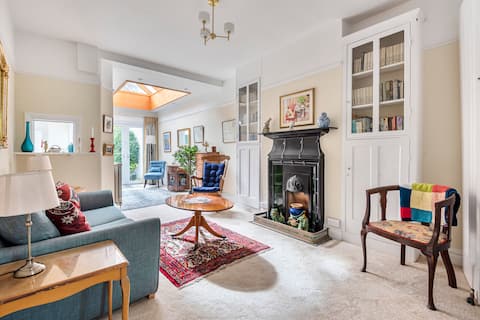 Popular Airbnb listing: Spacious seaside & riverside 4-bedroom Devon house in Sidmouth