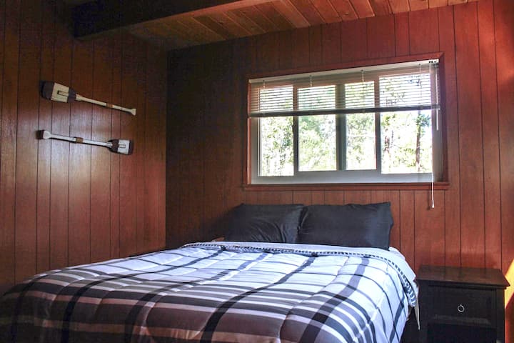 Dormitorio de abajo (dormitorio 2) - cama tamaño queen