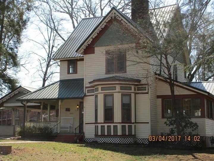 2 STORY VICTORIAN HOME IN TOWN Houses for Rent in Franklin, North