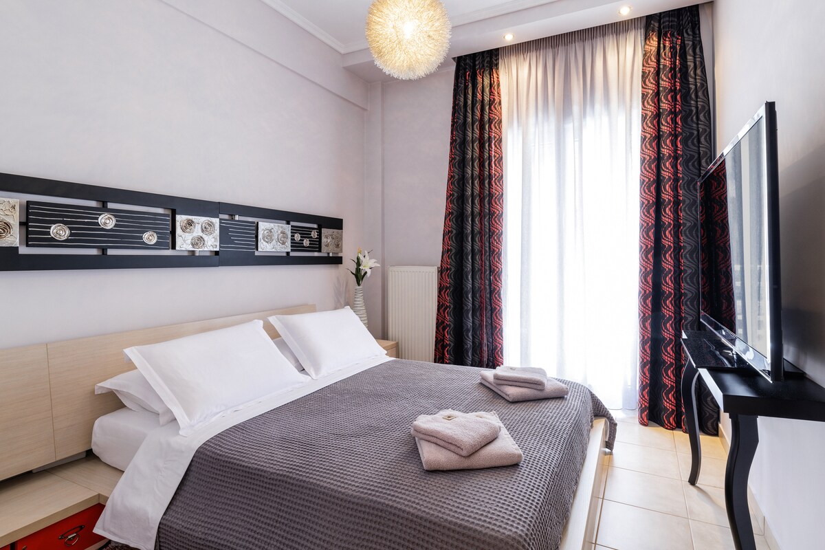 Საძინებელი ორადგილიანი საწოლით 