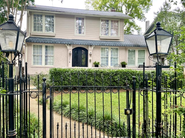 The Belmont – Lux Abode with Pool on Belmont Blvd