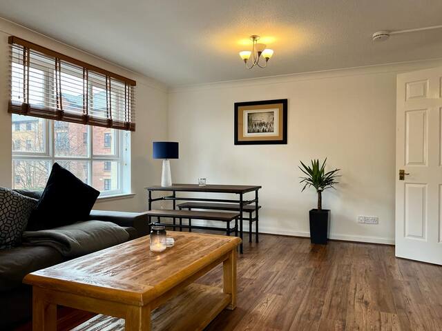 Refurb 3 bed flat in Roseburn gallery image 2