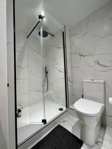 Refurb 3 bed flat in Roseburn gallery image 5