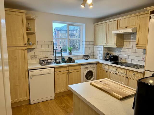 Refurb 3 bed flat in Roseburn gallery image 3