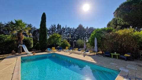 Mas Provencal with swimming pool and wooded park