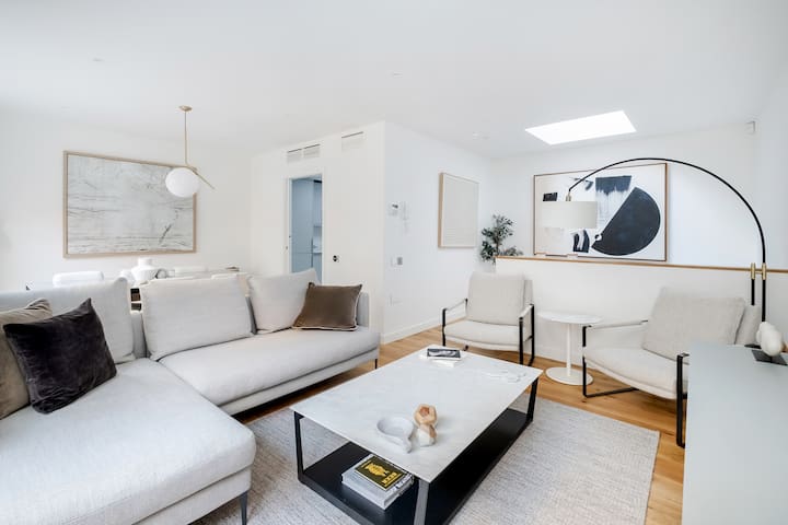 Stunning House by Buckingham Palace with AC & Gym