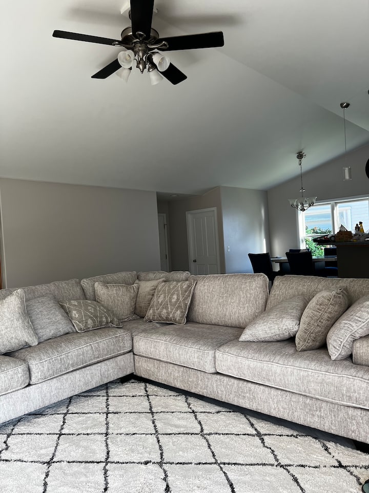 Eaa / 3 Bedroom  2.5 Bathroom - Oshkosh, WI