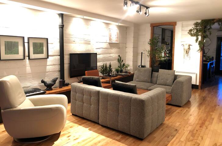 Big house for 7 (15 min. to downtown) gallery image 3