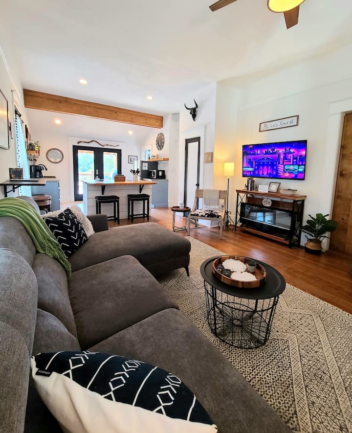 Pet-friendly Modern Farmhouse Near All Attractions - Glen Rose, TX