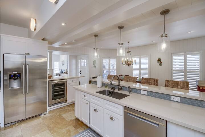 Coastal Jetty Getaway! AC, Bikes and more! gallery image 4