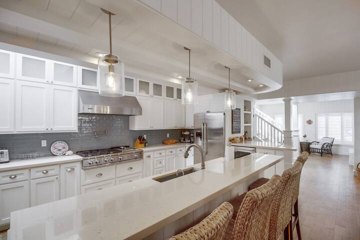 Coastal Jetty Getaway! AC, Bikes and more! gallery image 3