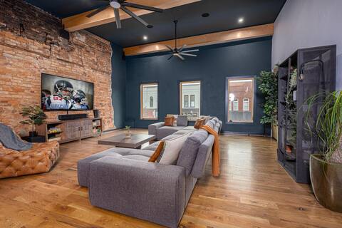 Luxury Loft Overlooking Downtown