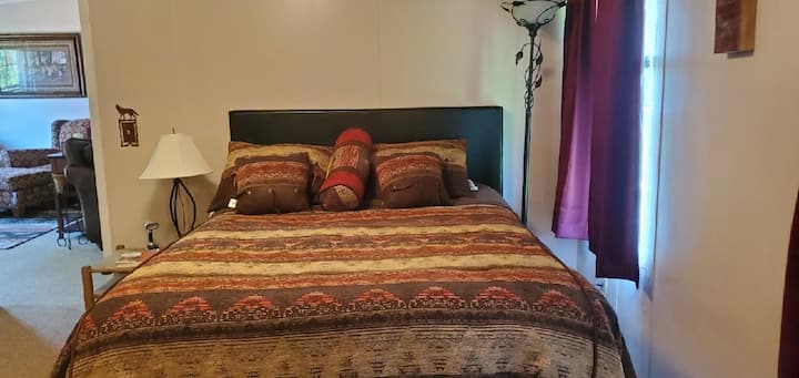 Საწოლი 152 × 203 სმ მთავარ საძინებელში