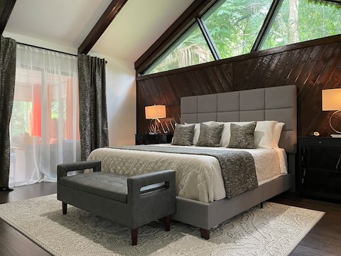 Private 4-Bedroom home with pool!