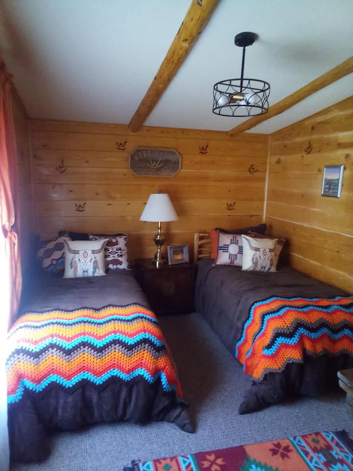 2 единични легла