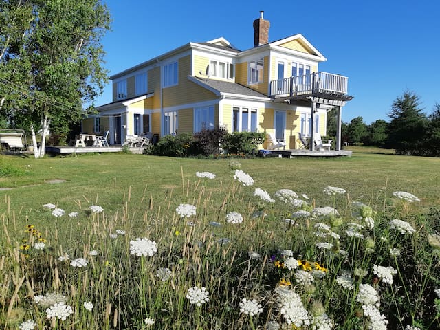 Beautiful Seaside Villa, 30 min from Moncton !