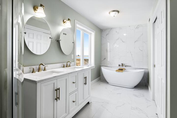 Beautiful Seaside Villa, 30 min from Moncton ! gallery image 5