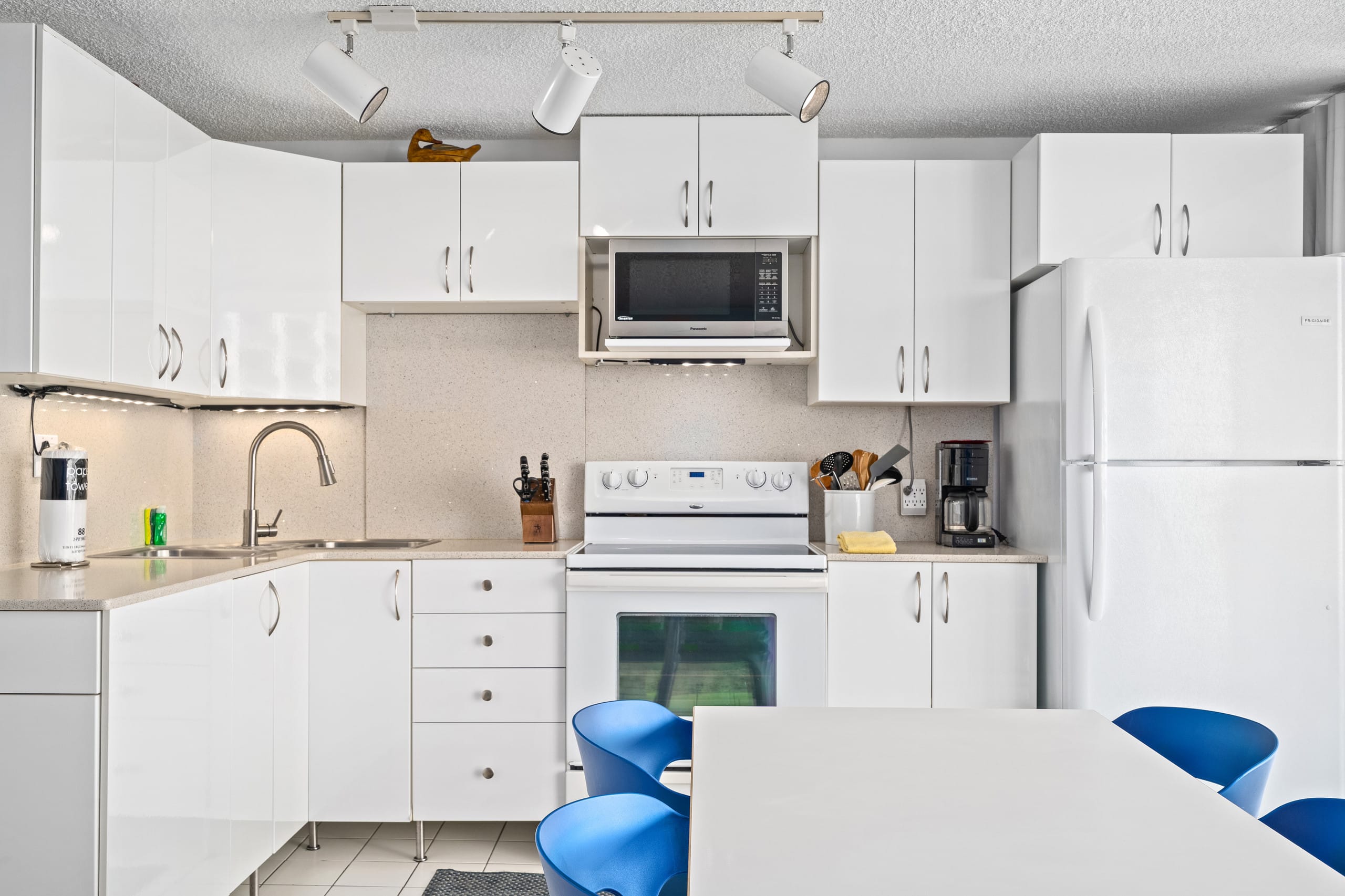 TWP 505 Spacious 1 bedroom condo w/full Kitchen - Image 5