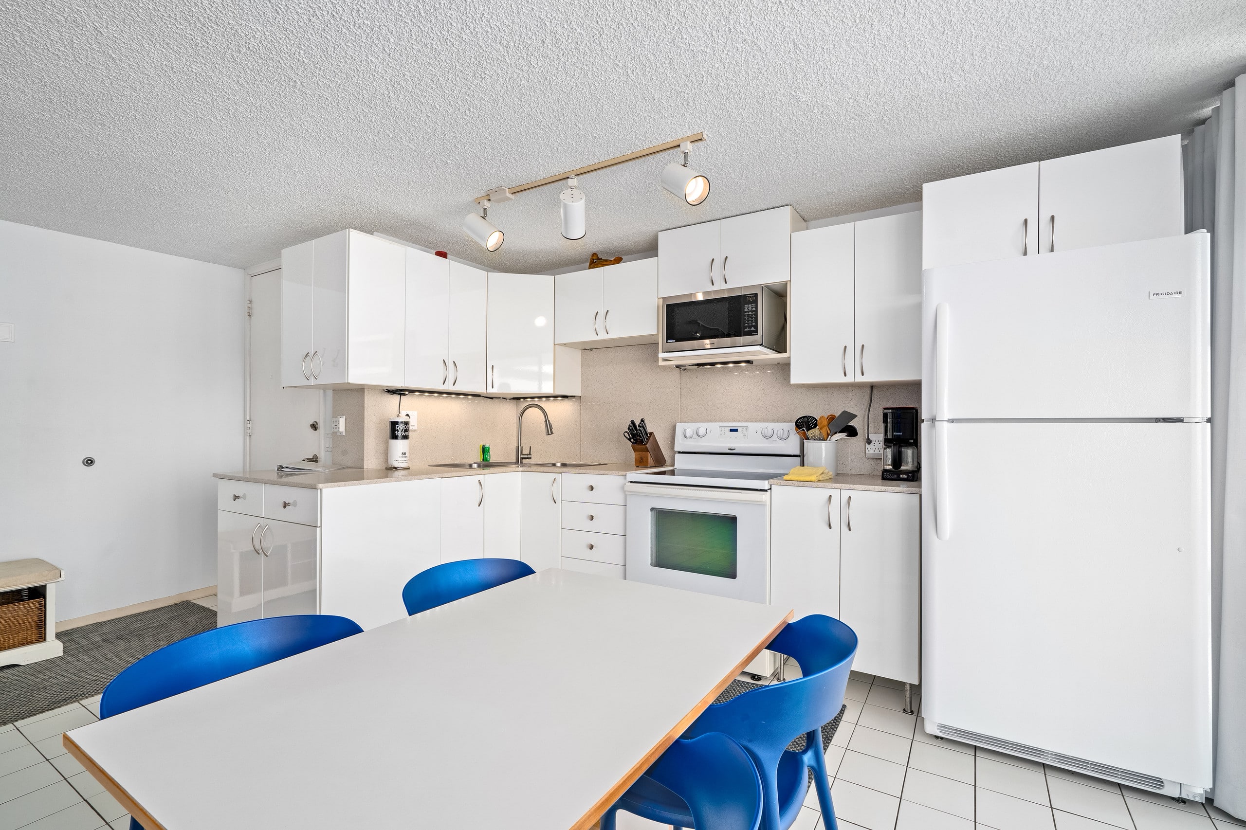 TWP 505 Spacious 1 bedroom condo w/full Kitchen - Image 15