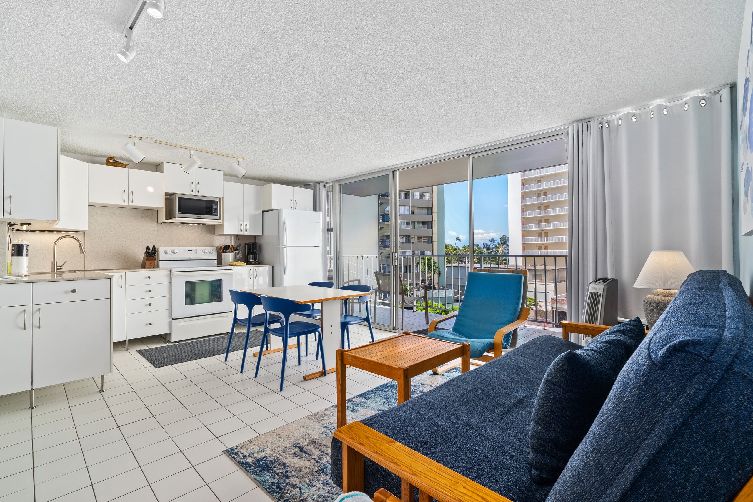 TWP 505 Spacious 1 bedroom condo w/full Kitchen - Image 2