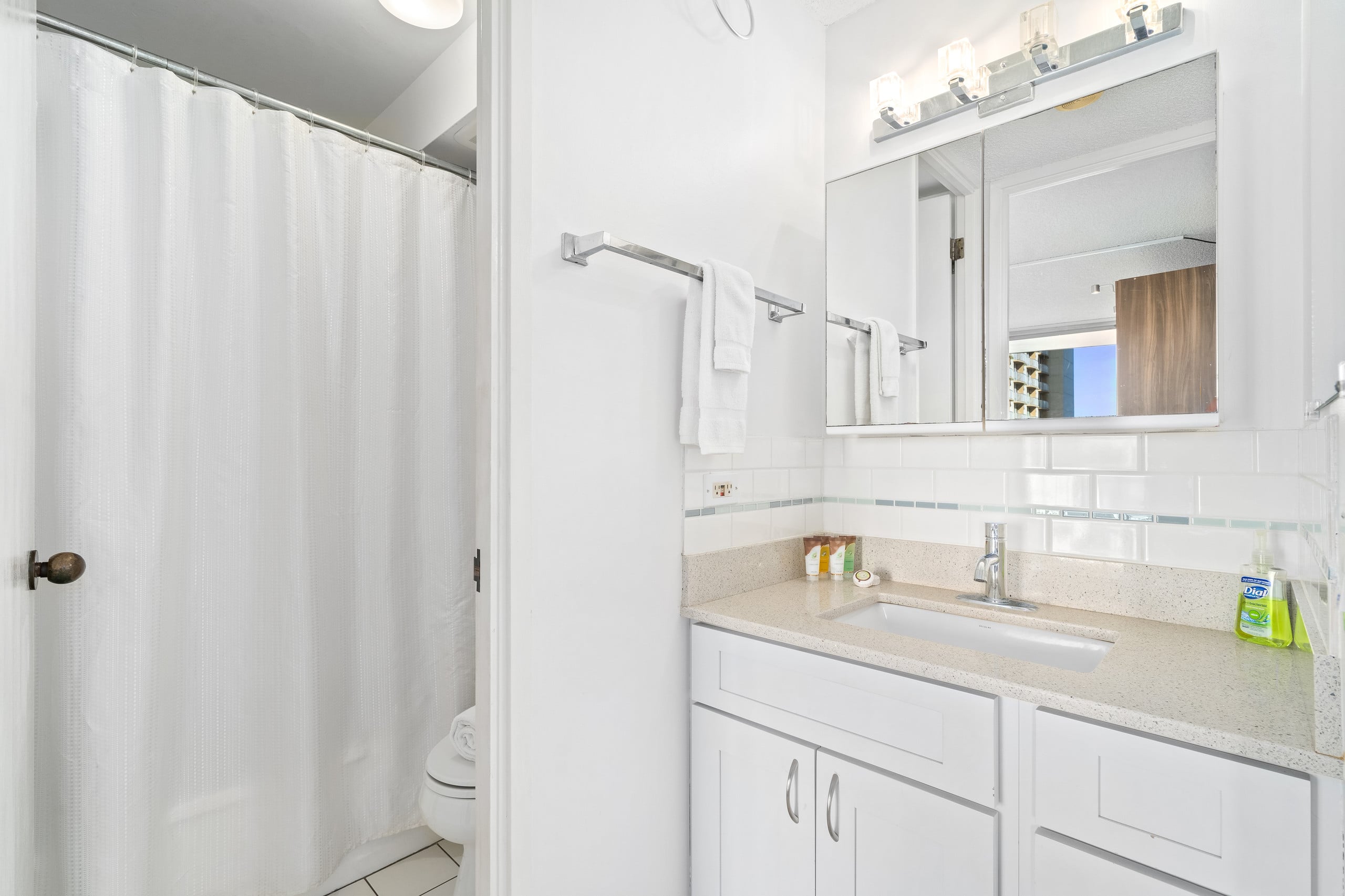 TWP 505 Spacious 1 bedroom condo w/full Kitchen - Image 20