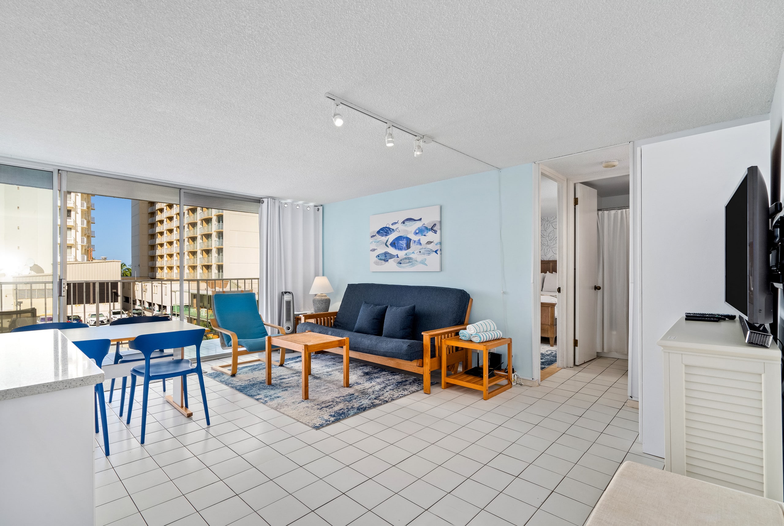 TWP 505 Spacious 1 bedroom condo w/full Kitchen - Image 4
