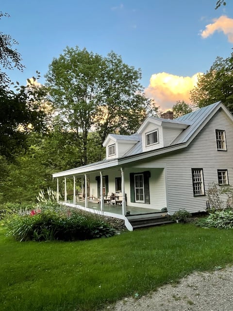 1800s Farmhouse with River Access. Private w/ Land