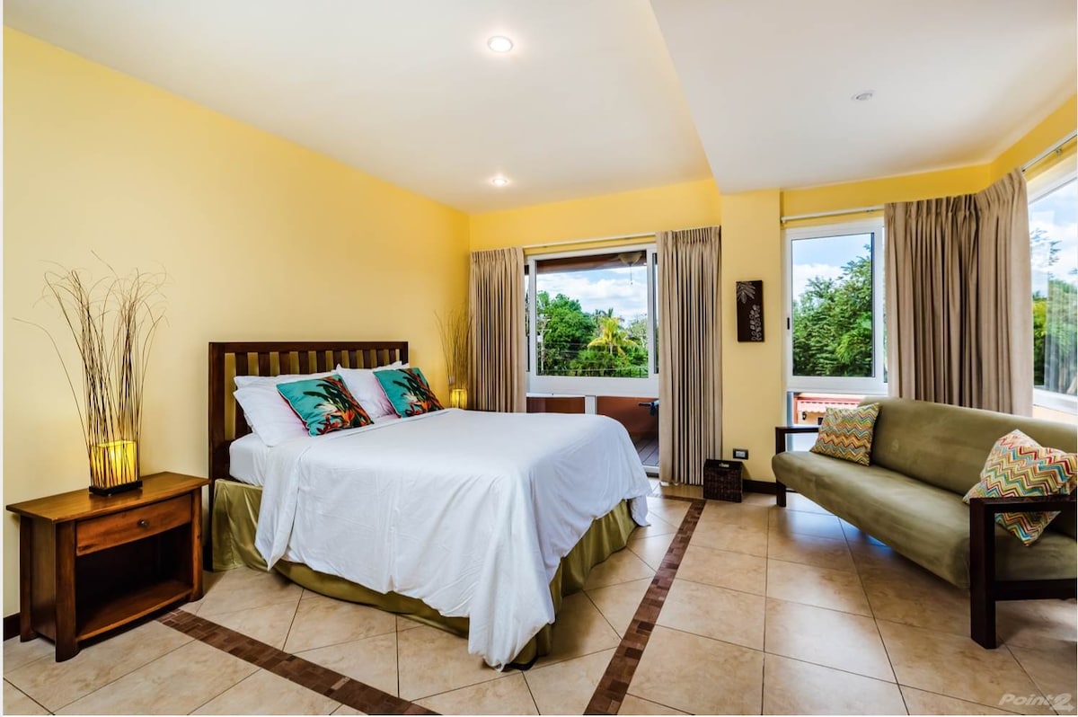 Priestranná spálňa s kvalitným matracom King. 