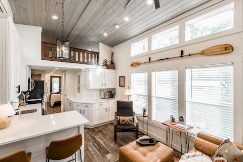 Successful Airbnb property: Twin Oaks tiny house at The Retreat at Waters Edge in Tracy City