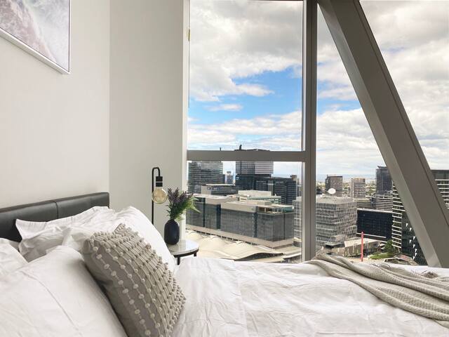 FREE Parking Spacious 3B2B apt CBD with gallery image 3