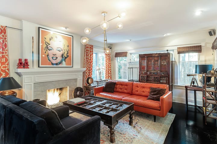 Classic 1920’s Hollywood Bungalow HSR20-000820