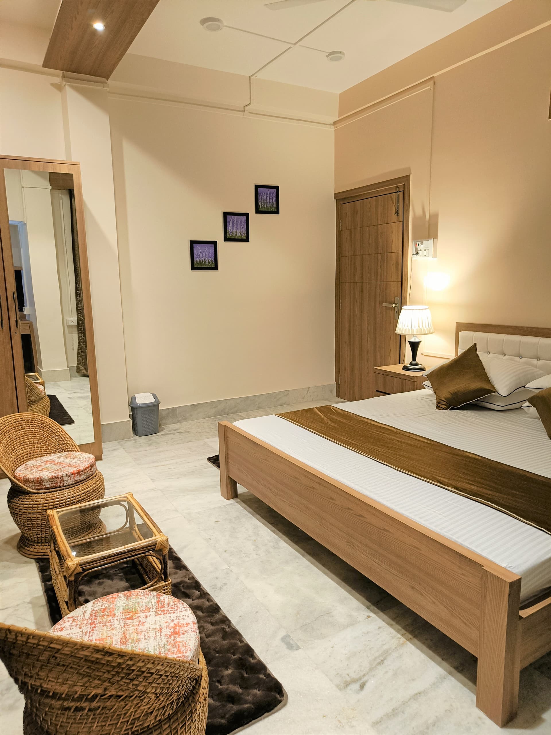 AlpineRetreat2.0- lovely urbancondowith patio-1BHK