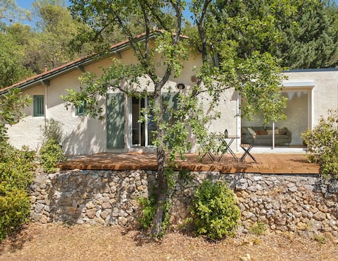 Cottage Sylvie 25 minutes to Cassis, Jacuzzi