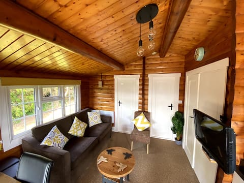 Top Airbnb: Cosy log cabin 2 bedroom self catering in Trawsfynydd