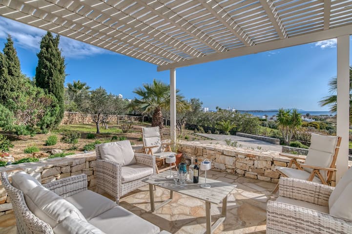 House Foínikas – Quiet area with Beach access