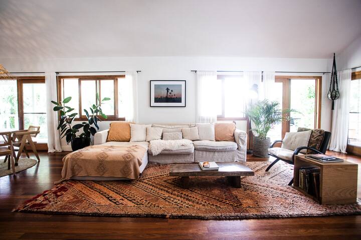 TEMPLE BEACH HOUSE gallery image 3