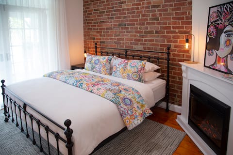 Family Friendly! Warm & cosy with comfy king beds!