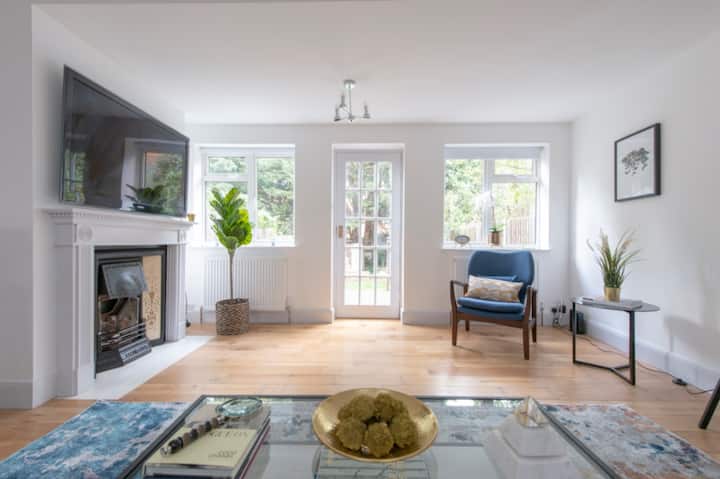 9 Bed Large Townhouse A Hidden Gem Nr. Holloway Rd - London, UK