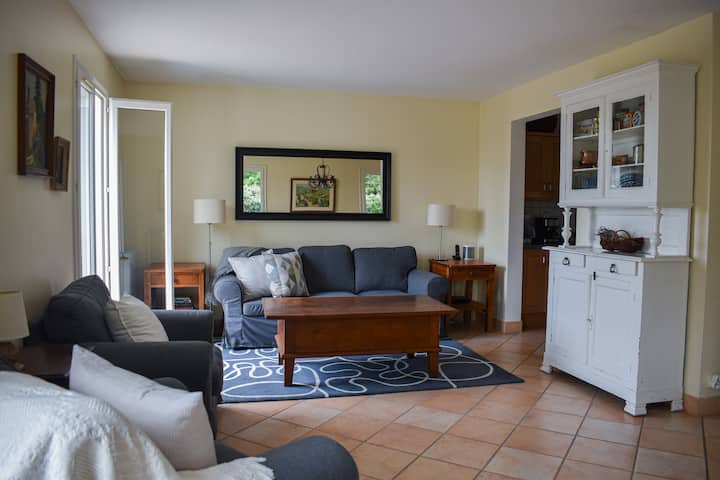Your Home Away From Home In The Heart Of Burgundy. - Nuits-Saint-Georges